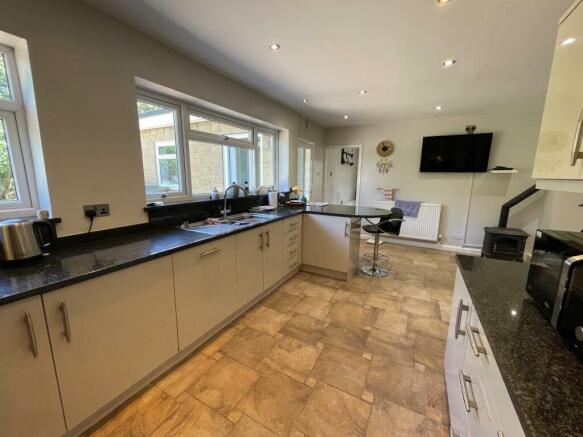 KITCHEN/BREAKFAST ROOM