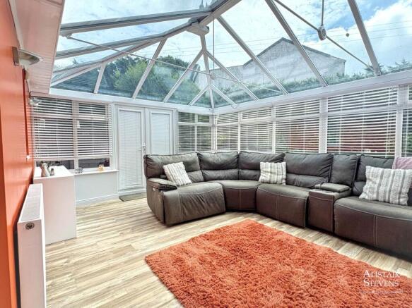 4 bed Detached for sale Image 6