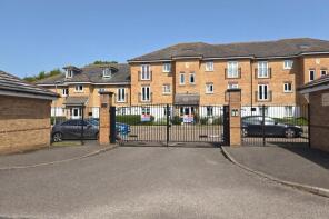 1, 19 Woodville Court, Stafford Close, London N14 4BF