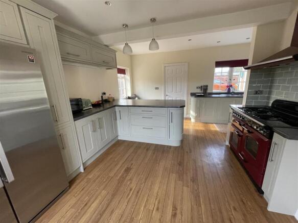 KITCHEN/ BREAKFAST ROOM