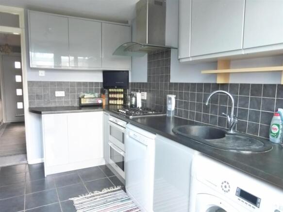 KITCHEN NEW 2.jpg