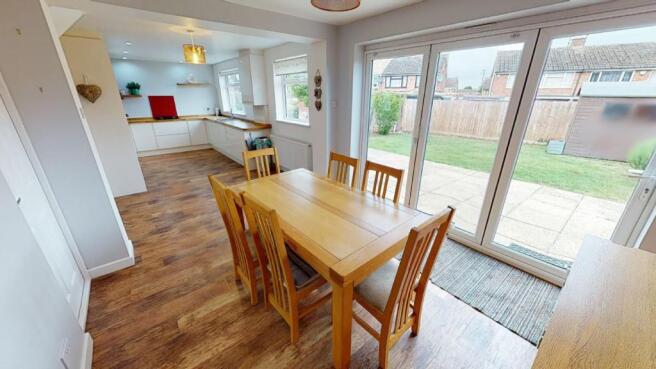 KITCHEN/DINING ROOM