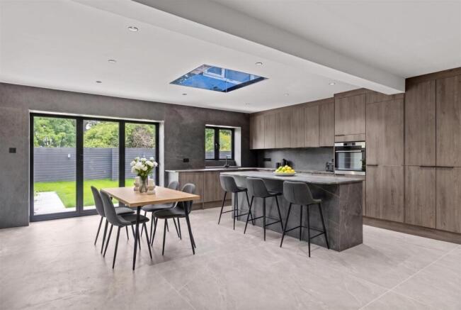Kitchen Diner To Garden - 1.jpg