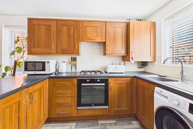 3 bed Semi-Detached for sale Image 6
