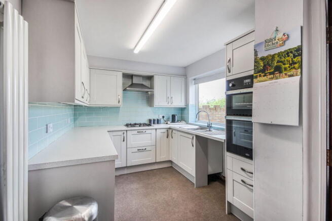 Lyndhurst Way, Istead Rise, Gravesend, DA13 9EN photo 4