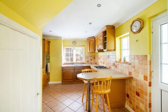 Pollards Oak Road, Oxted, RH8 photo 4