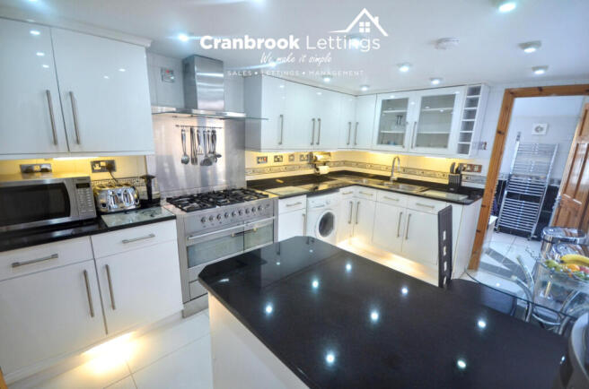 Three bedroom terraced house for sale Dongola Roa