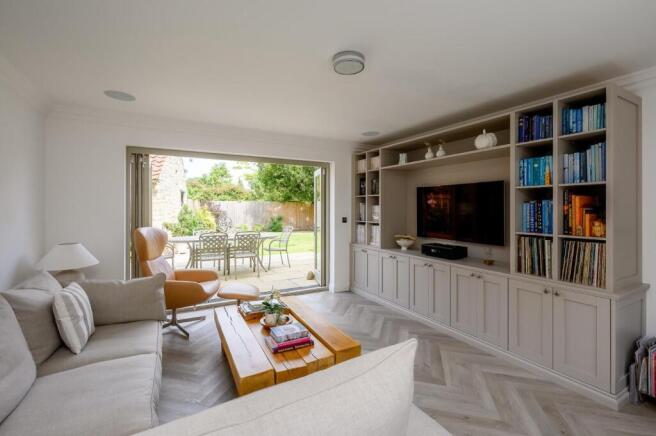 4 bed House for sale Image 8