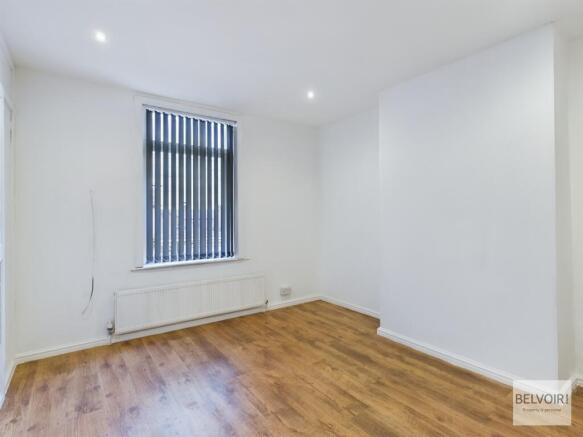 2 bed Terraced to rent Image 10