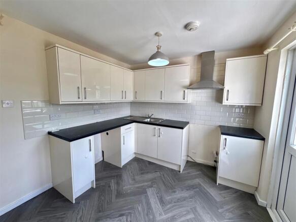 17 kitchen.jpg
