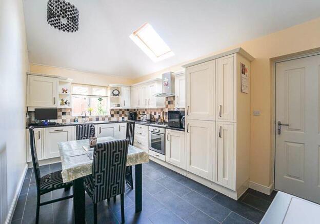 Kitchen/Dining...