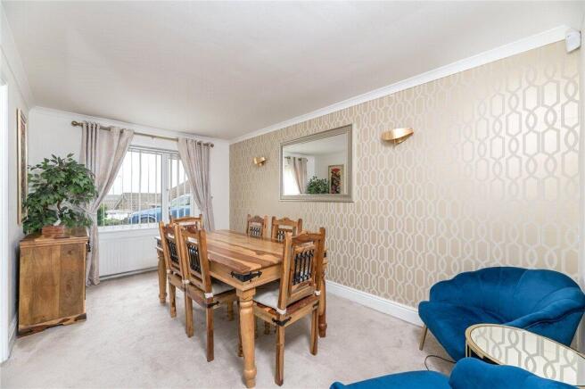 6 bed Detached for sale Image 7
