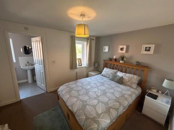 3 bed Semi-Detached for sale Image 6