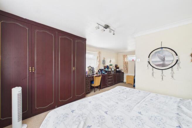 4 bed Semi-Detached for sale Image 11
