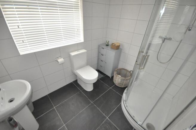 CONTEMPORARY SHOWER ROOM