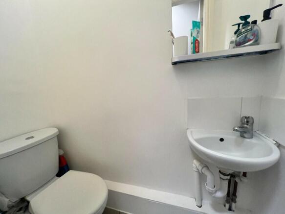 4 bed Terraced to rent Image 11