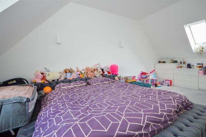 3 bed Semi-Detached for sale Image 6