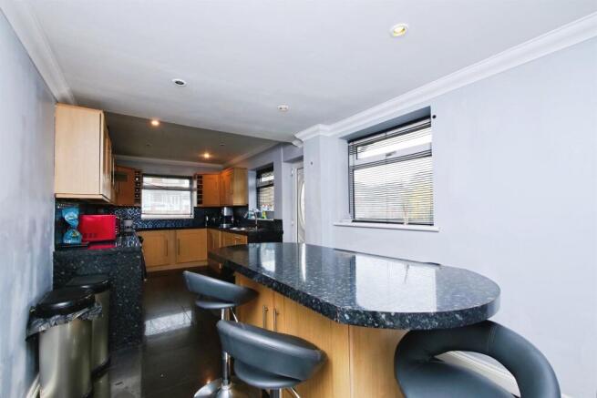 3 bed Semi-Detached for sale Image 9