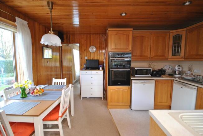 KITCHEN / DINING ROOM