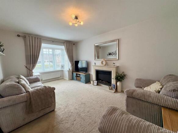 4 bed Detached for sale Image 4