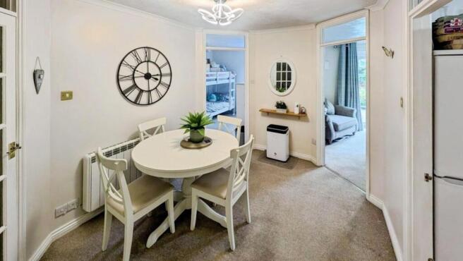 Flat 7 Rockwood House dining area a.jpg