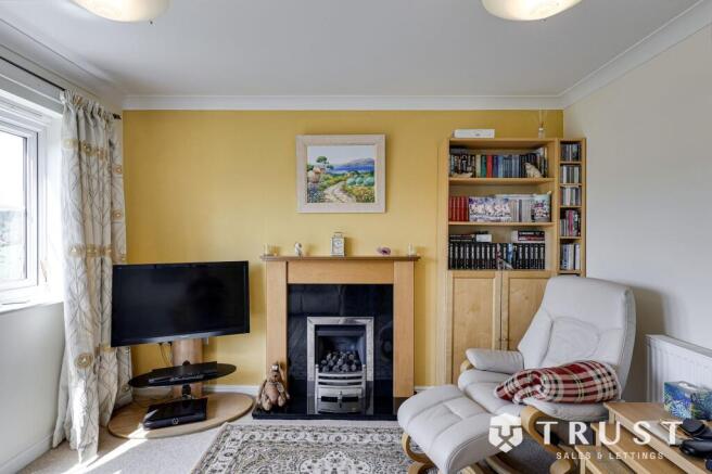 4 bed Detached for sale Image 11