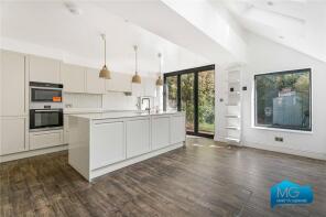18, Beresford Road, East Finchley, London N2 8AT