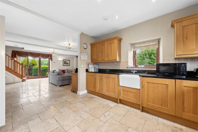 4 bed Detached for sale Image 8