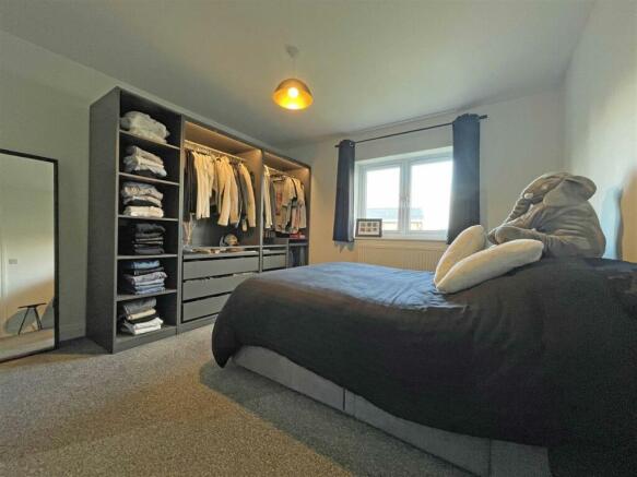 Lilford Gardens 20a - Bedroom 1.jpg