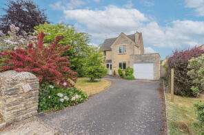 Carningli, Cirencester Road, Tetbury GL8 8HA