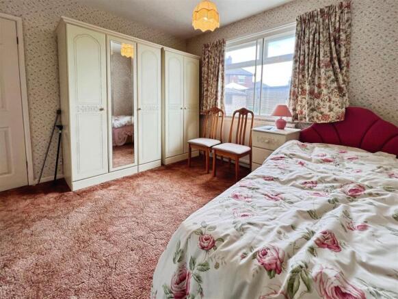2 bed Semi-Detached Bungalow for sale Image 9