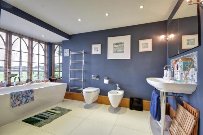 Family bathroom suite