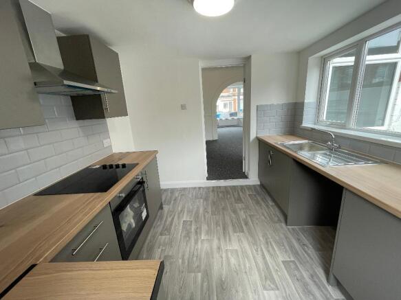 2 bed Terraced to rent Image 7