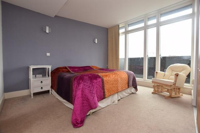 2 bed Apartment to rent Image 4