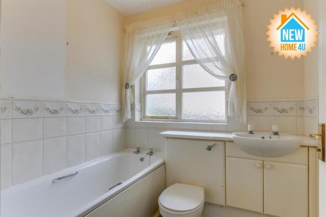 FAMILY BATHROOM: