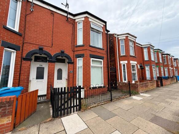 Three Bedroom End Of Terrace to Let on Summergang