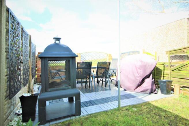 REAR GARDEN.JPG