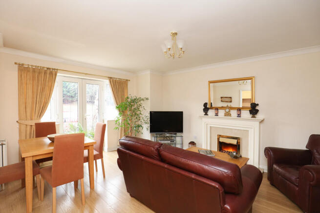 Lounge / Dining R...