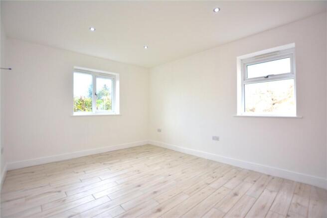 4 bed Bungalow to rent Image 8