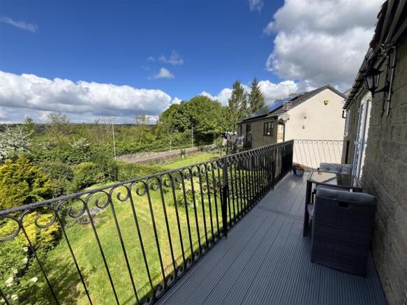 4 bed Detached for sale Image 11