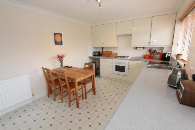 KITCHEN2.JPG