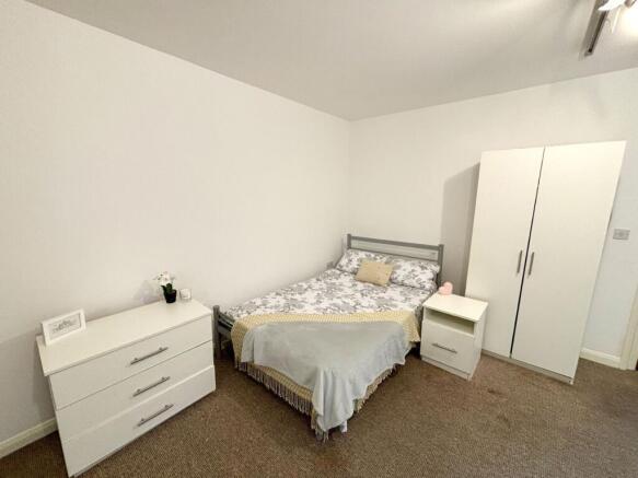 Studio to rent Image 5