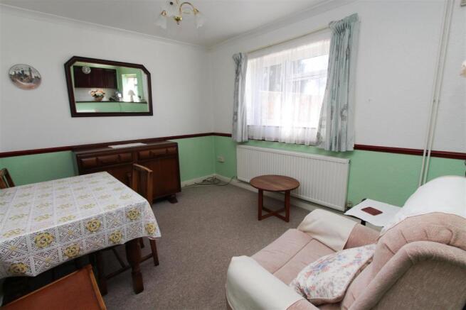 DINING ROOM.jpg
