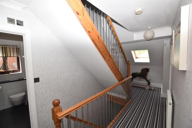 FIRST FLOOR LANDING