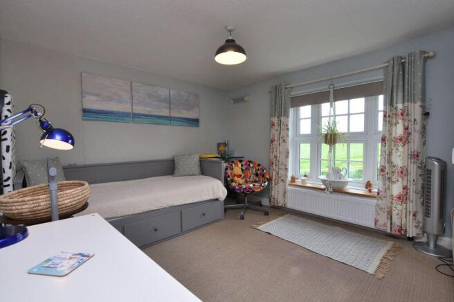 6 bed Detached for sale Image 10