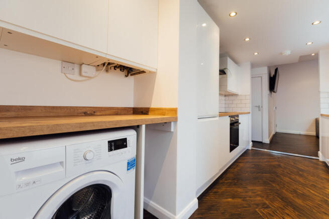 4 bed House to rent Image 7