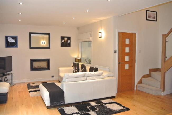 Living Room alt 2.JPG