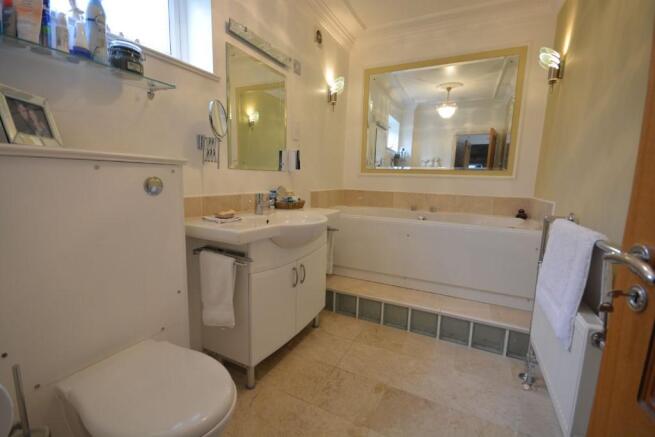 EN SUITE BATHROOM
