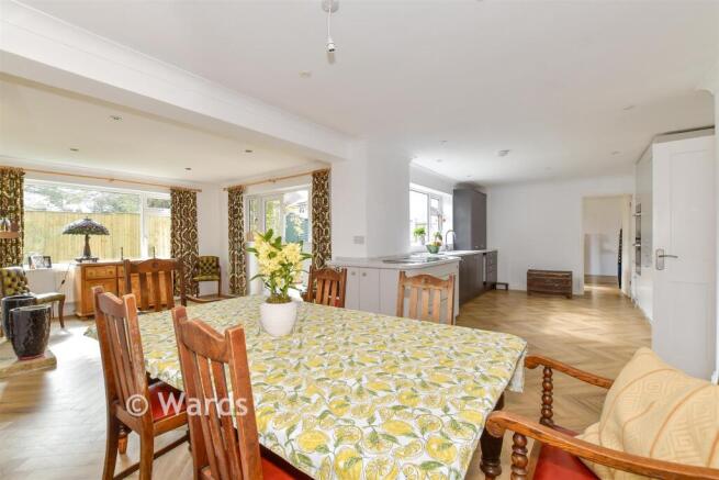 Kitchen/Breakfast Area