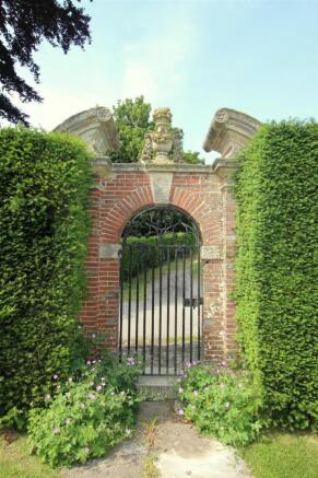 Exterior (3).JPG